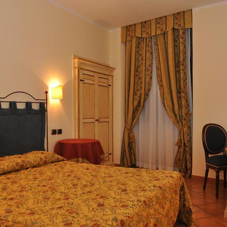 Hotel Urbano V Montefiascone Exteriör bild