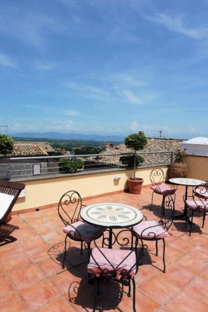 Hotel Urbano V Montefiascone Exteriör bild