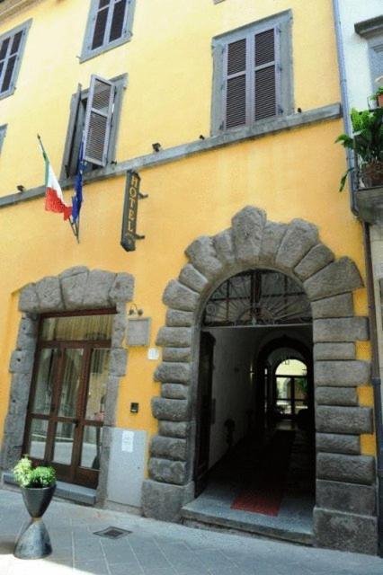 Hotel Urbano V Montefiascone Exteriör bild