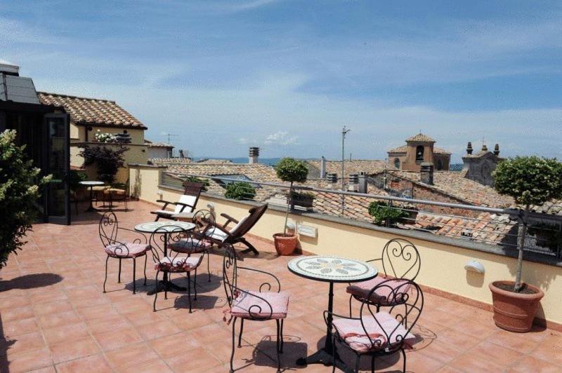 Hotel Urbano V Montefiascone Exteriör bild