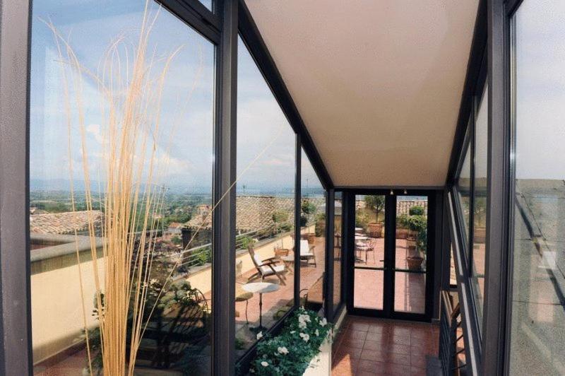 Hotel Urbano V Montefiascone Exteriör bild