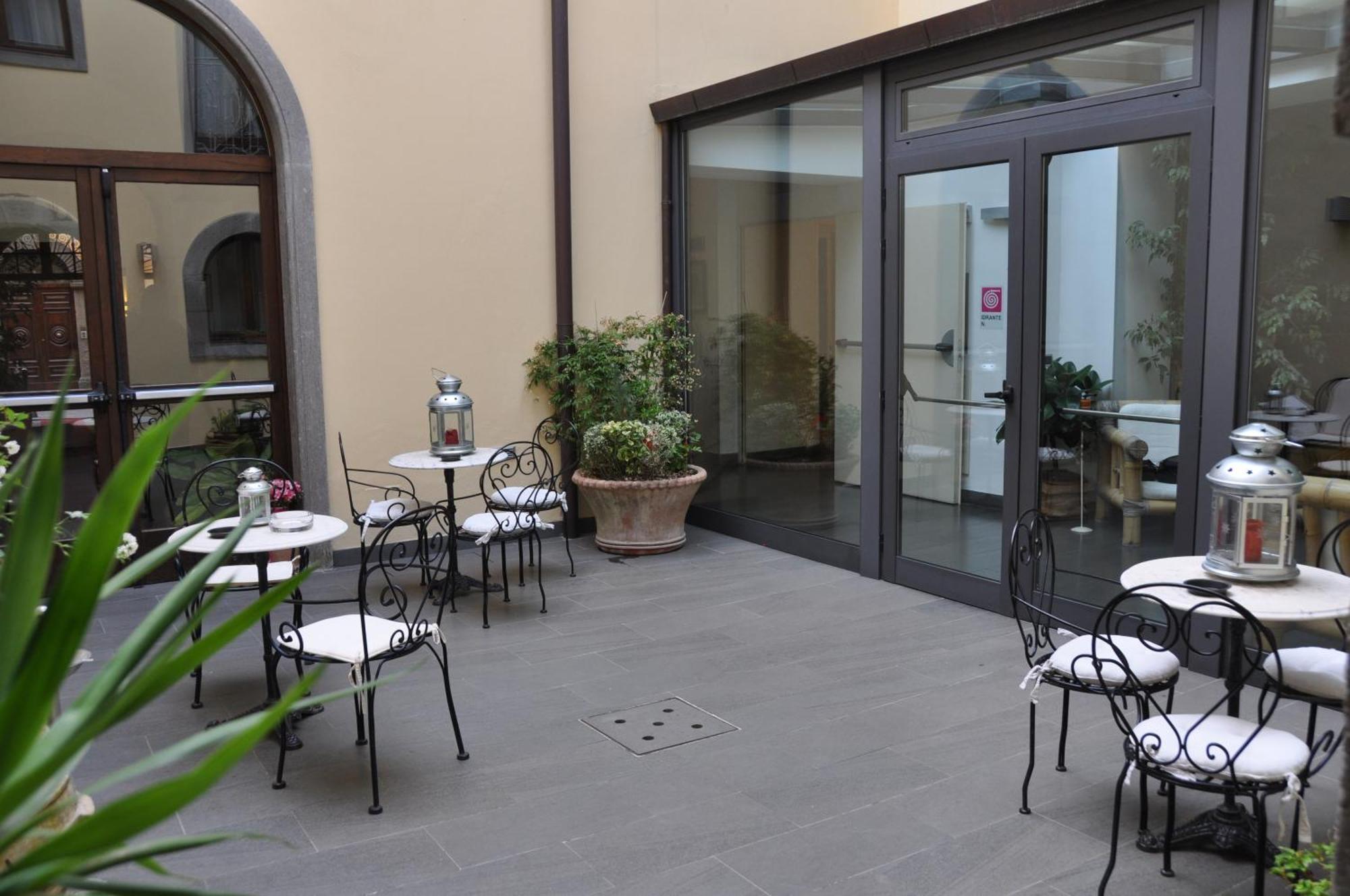 Hotel Urbano V Montefiascone Exteriör bild