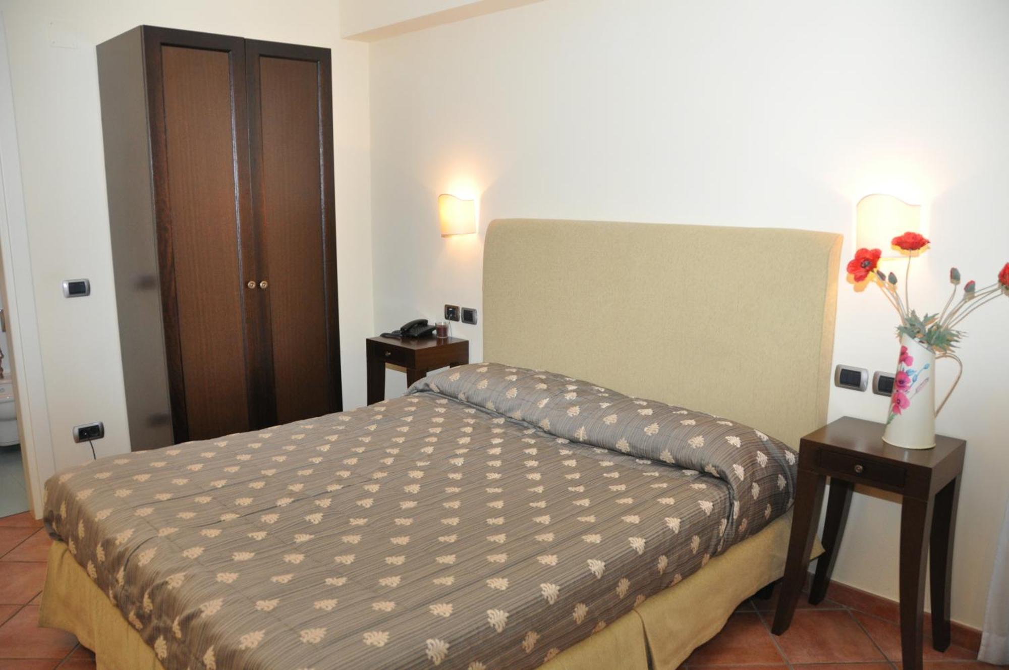 Hotel Urbano V Montefiascone Exteriör bild