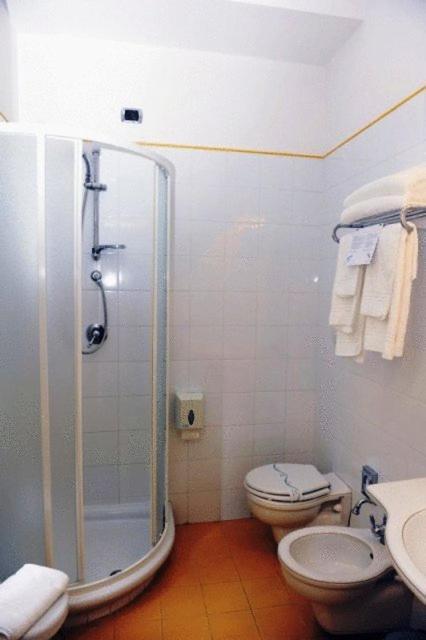 Hotel Urbano V Montefiascone Rum bild