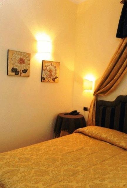 Hotel Urbano V Montefiascone Rum bild
