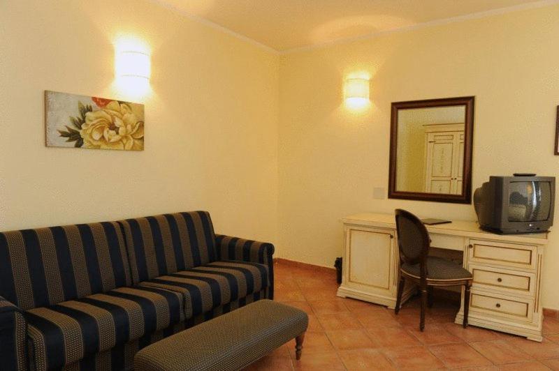 Hotel Urbano V Montefiascone Rum bild