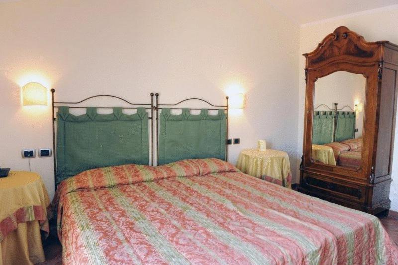 Hotel Urbano V Montefiascone Rum bild