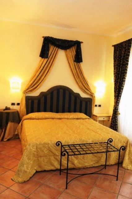 Hotel Urbano V Montefiascone Rum bild